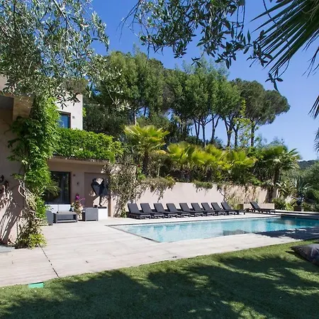 Villa Deena, A 600m De La De Gigaro *